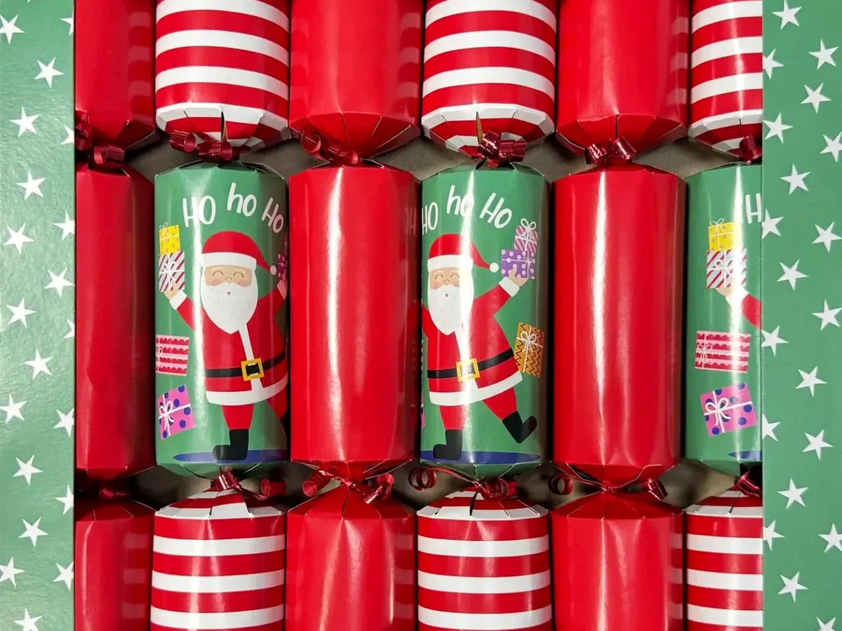 Traditional red and green Christmas cracker style preview